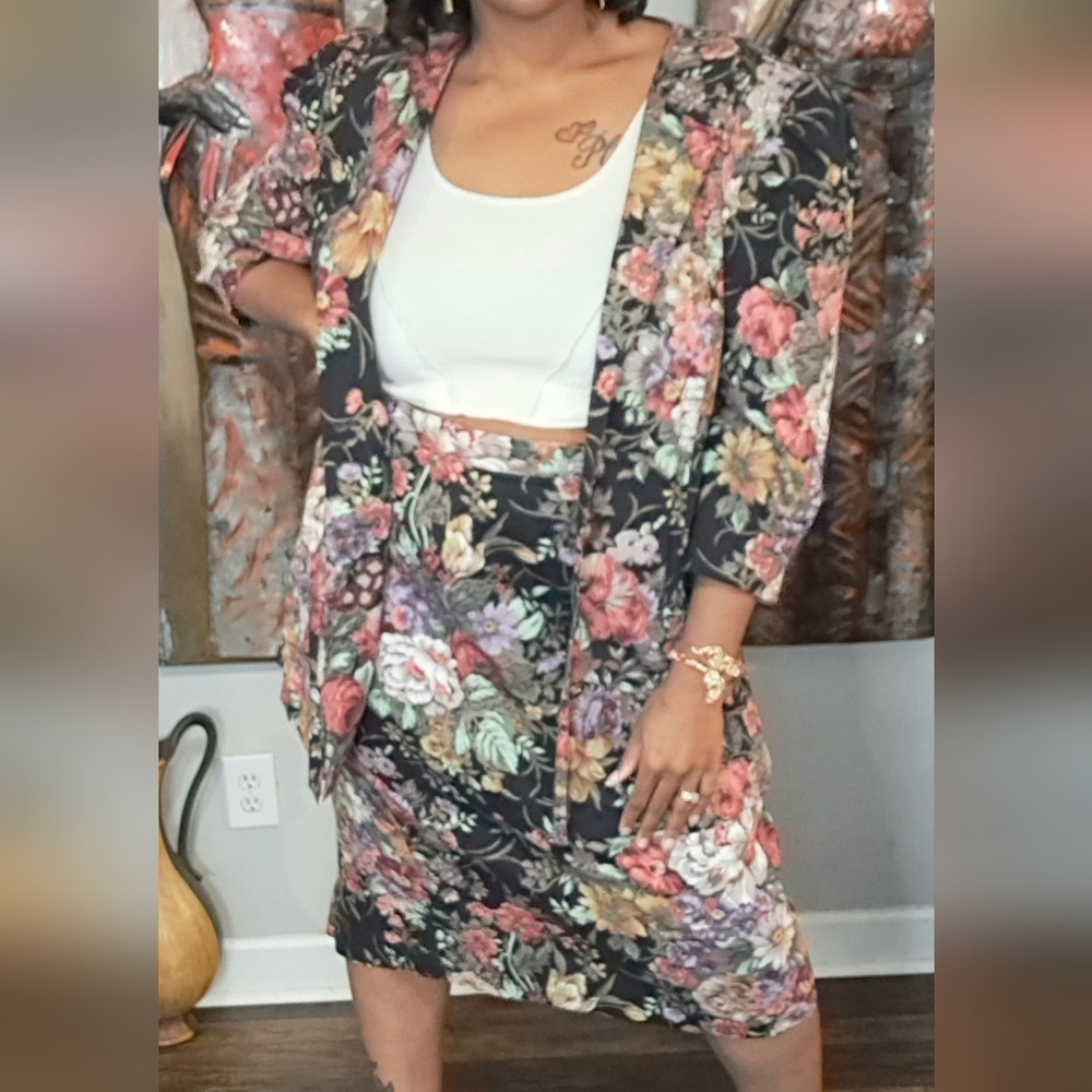 Vtg Floral Print Blazer & Skirt Set SZ 20 (Best Fits 18)